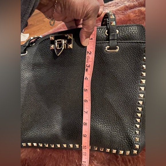 Women’s Valentino Garavani rockstud pebble grain calfskin tote bag made in Italy - Picture 11 of 17